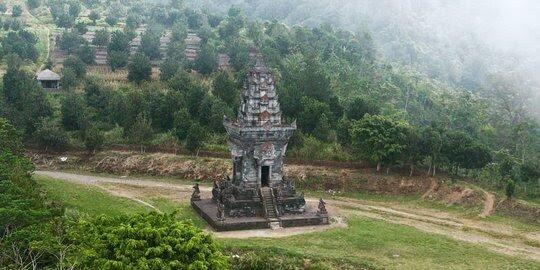 Destinasi Wisata di Kaki Gunung Semeru, Jejak Kerajaan Majapahit Ada Disana