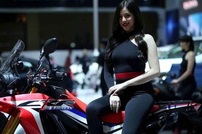 Jadi SPG Kok Mesti Seksi !! Berapa Bayarannya?