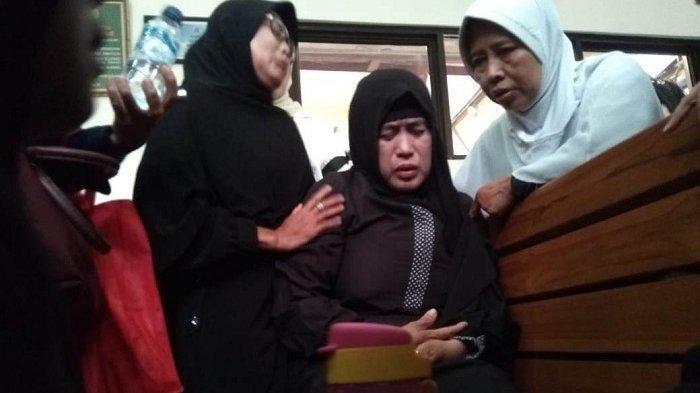 Sidang Putusan First Travel Ditunda,Jemaah Histeris&Pingsan,Teriak Takbir&Innalillahi