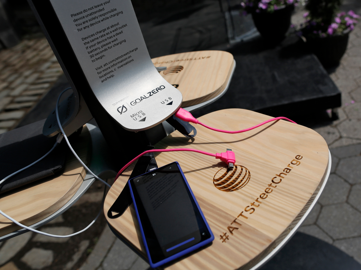 Bahaya Datang dari &quot;Public Charge Station&quot;. Baterai Terisi, Tapi ini bisa terjadi
