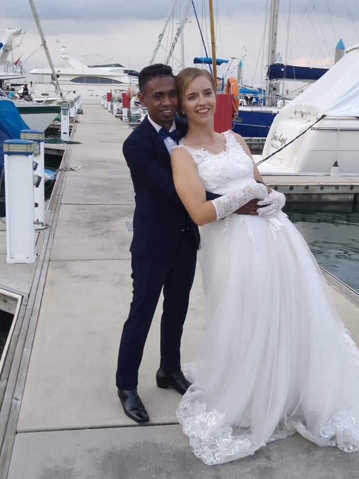 Gadis Cantik Asal Prancis Dinikahi Pemuda Adonara Viral di Medsos 