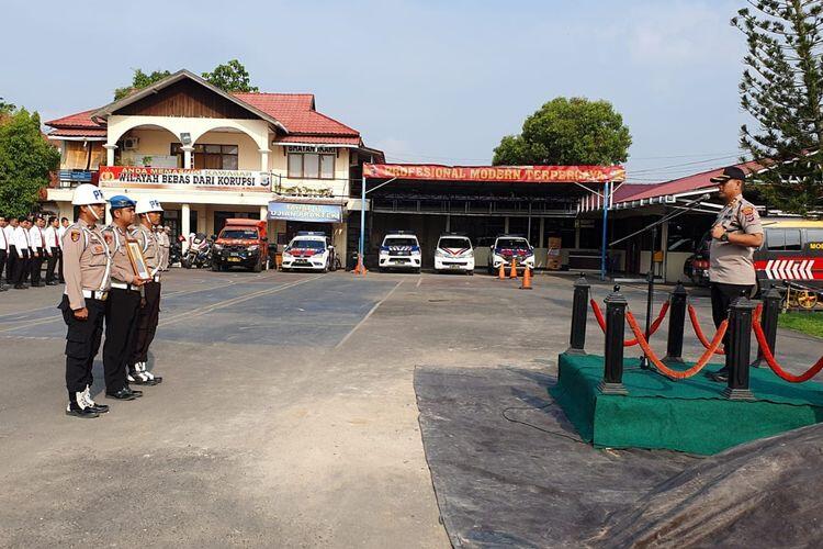 Bolos Selama 221 Hari, Polisi Ini Dipecat Secara Tidak Hormat! 
