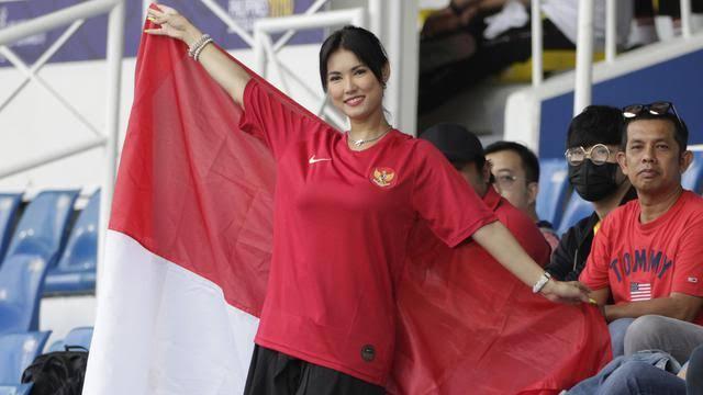 Maria Ozawa Pun Ikut Nonton Thailand vs Indonesia, Hasilnya Menang 2-0 Cuyy..