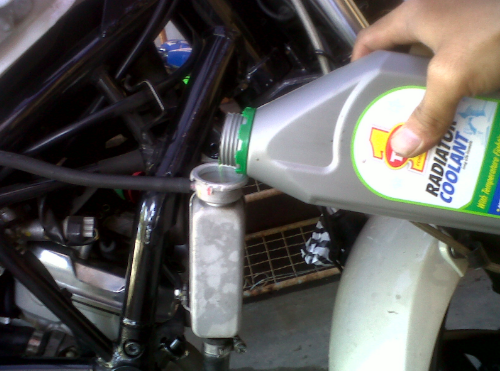 Isi Radiator Dengan Radiator Coolant atau Air Biasa?