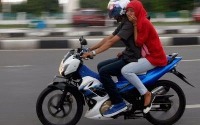 5 Momen yang Membuat Orang-orang Selow, Langsung Berubah Menjadi Pembalap Jalanan
