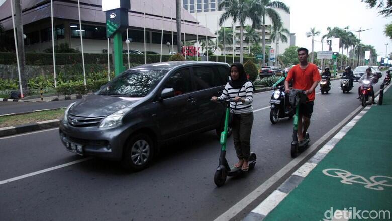 Polisi Larang Skuter di Jalur Sepeda, Pergub Anies Tak Berlaku?