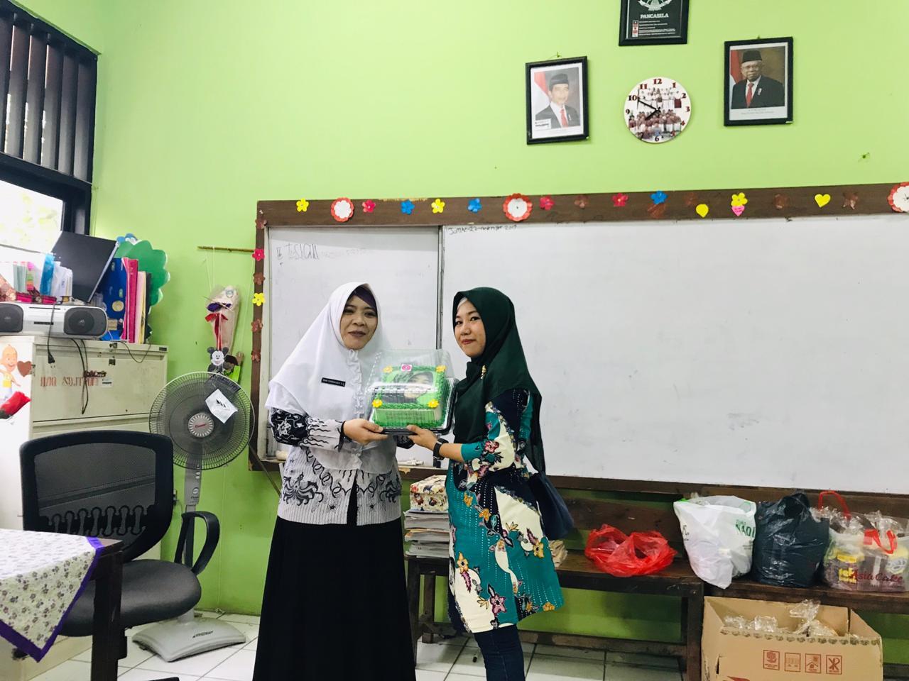 Cerbung : Aku Membenci Guruku