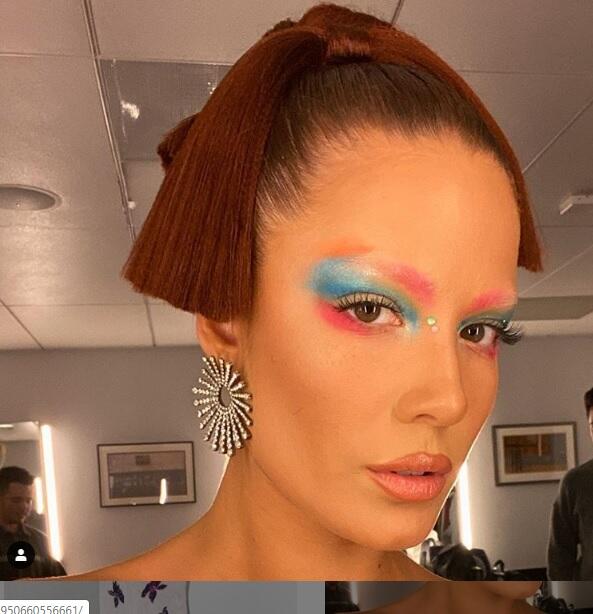 Tampilan Makeup Para Selebriti di American Music Awards 2019