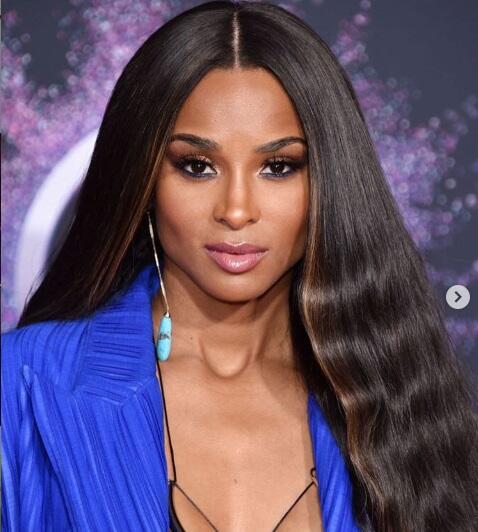 Tampilan Makeup Para Selebriti di American Music Awards 2019
