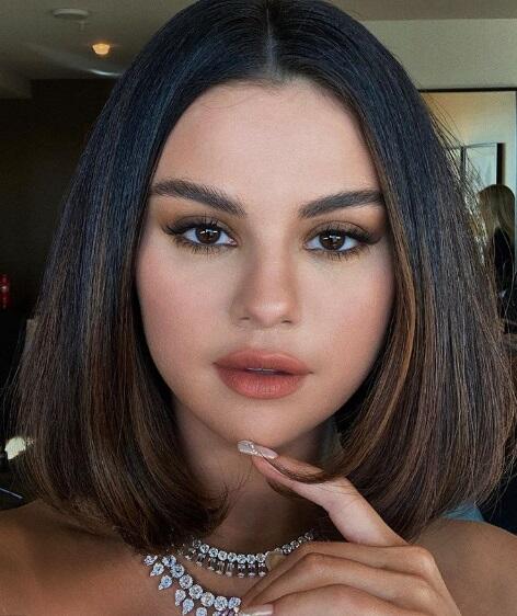 Tampilan Makeup Para Selebriti di American Music Awards 2019