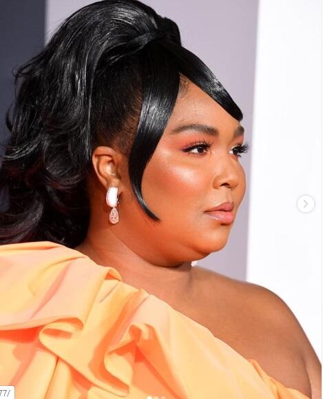 Tampilan Makeup Para Selebriti di American Music Awards 2019