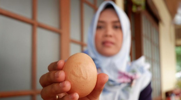 Dianggap Istimewa, Telur Berlafaz Allah oleh Pemiliknya Akan Diawetkan