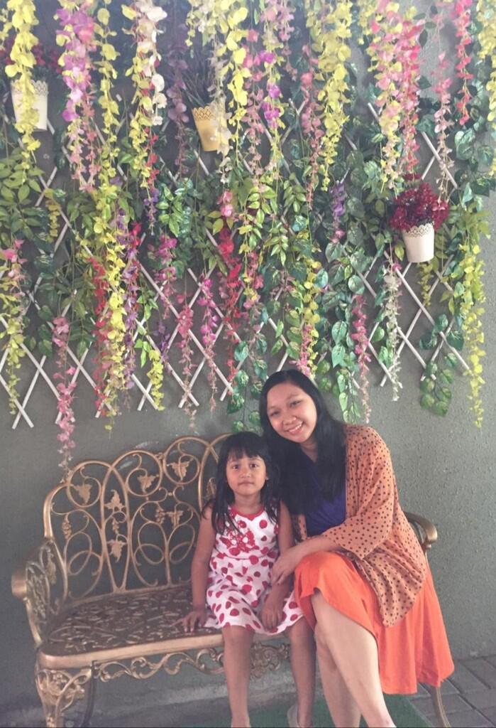 Bumblenee resto & cafe