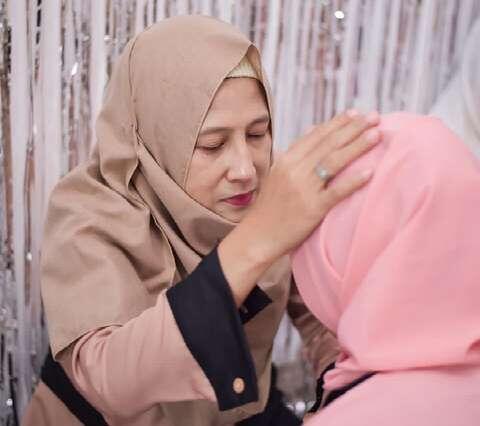 Naskah Film Pendek : Untukmu Yang Akan Berdiri Satu Shaf Didepanku