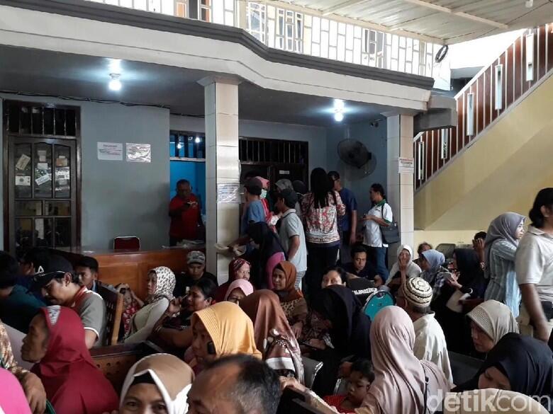 Dulu Ponari Sekarang Ningsih Tinampi
