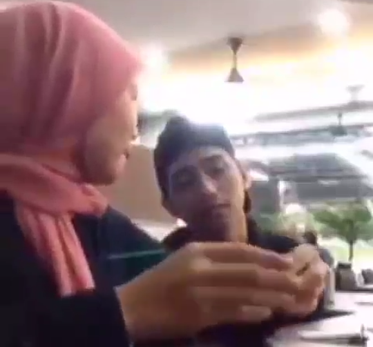 Lihat Video Viral Cewek Matahin Rokok Ini! Mau Tetap Lanjut Merokok Atau Berhenti?