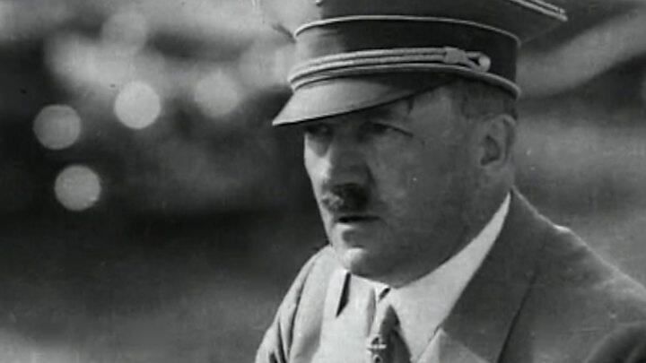 Hormat Nazi Saat Wisuda Mahasiswa Malaysia Di Kecam