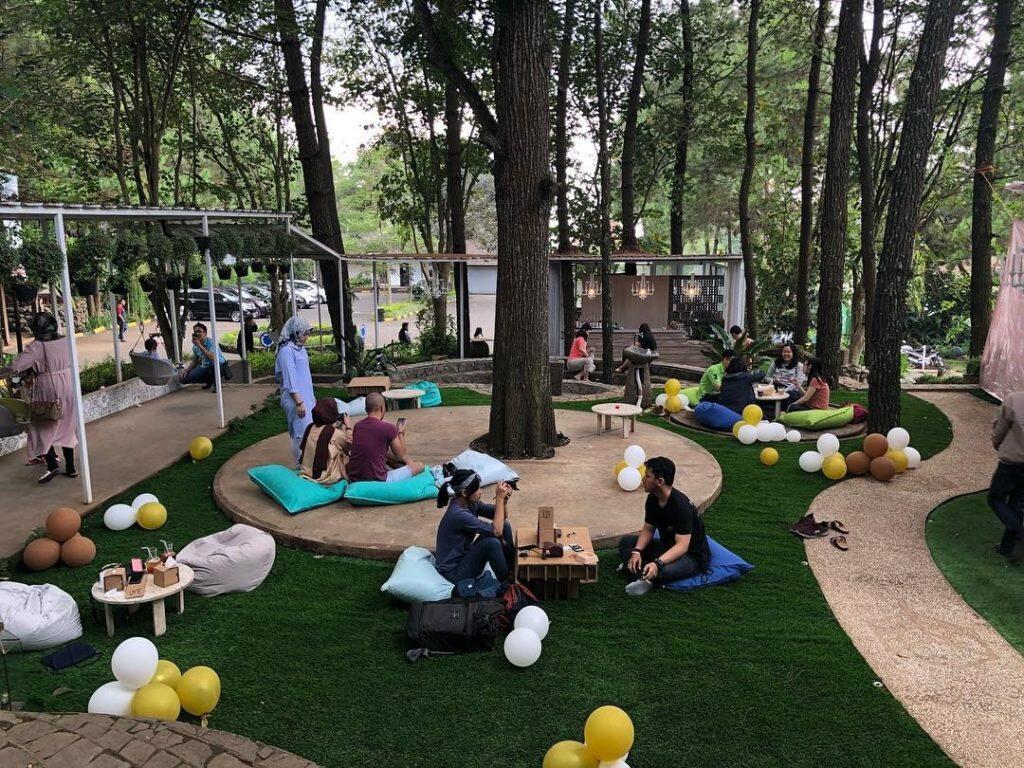 Taman Kardus, Berawal dari Kreasi Dan Inovasi yang Berubah Menjadi Inspirasi.