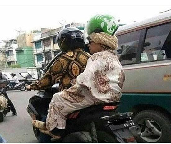 30 Bukti Emak-emak Memang Penguasa Jalanan Sejati, Ngeselin Tapi Bikin Ngakak!
