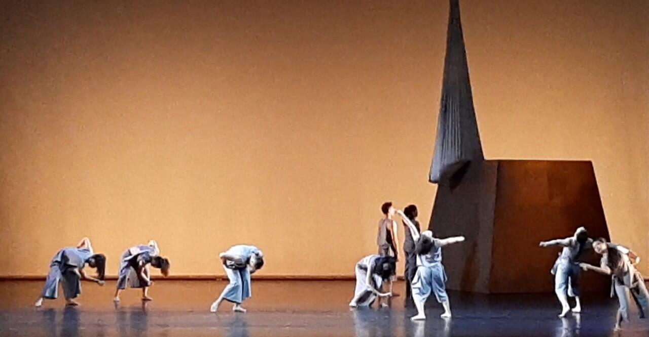 Pentas tari Lipatan Kesedihan Dari Kamar Dalam Koreografer Hartati