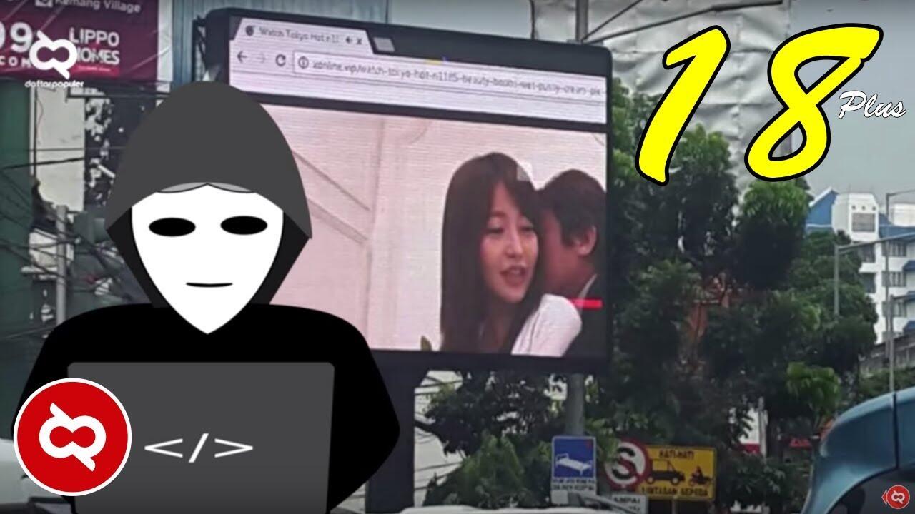 Aksi Konyol Para Hackers, Nomer 2 Memutar Video Porno di Papan Iklan Jalan Jakarta!