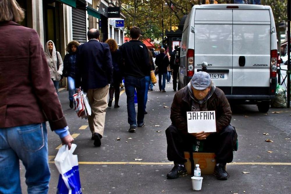 Potret Mengharukan di Balik Megah dan Indahnya Kota Paris