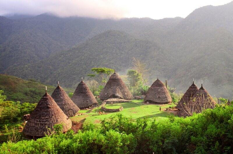 7 Days Touring Labuan Bajo-Wae Rebo-Mt.Kelimutu
