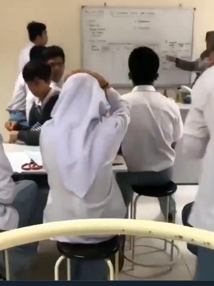 Gokils, Video Siswa Masak Mie Instan Saat Praktikum Kimia Viral di Medsos! Lapar Ya?