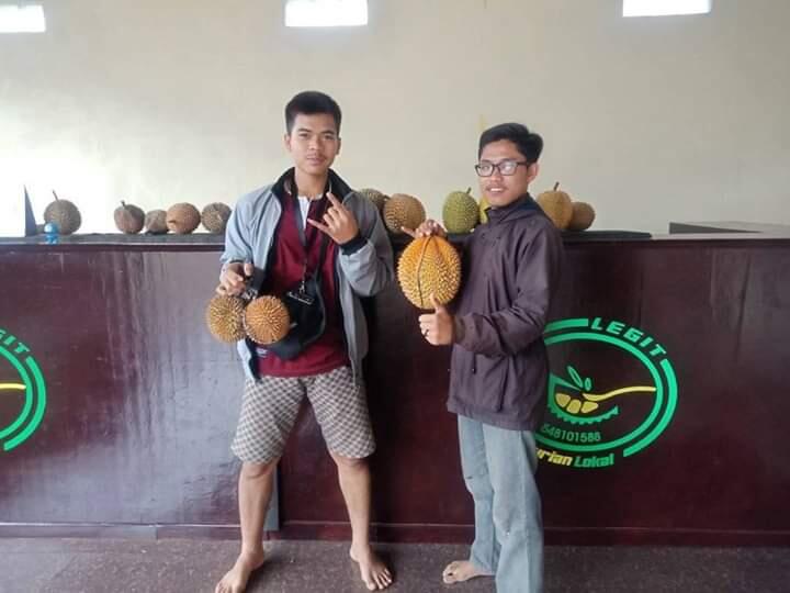 Penggemar Durian! Ayo Merapat di Kedai Durian Legit, Rasanya Dijamin Legit Menggigit