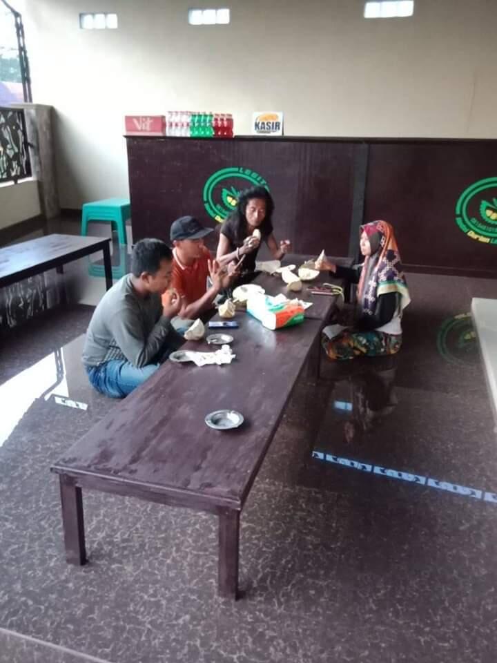 Penggemar Durian! Ayo Merapat di Kedai Durian Legit, Rasanya Dijamin Legit Menggigit