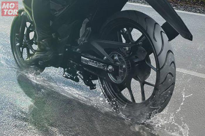 Tips Pemakaian Ban Motor Saat Hujan, Dijamin Bikin Berkendara Kamu Makin Aman