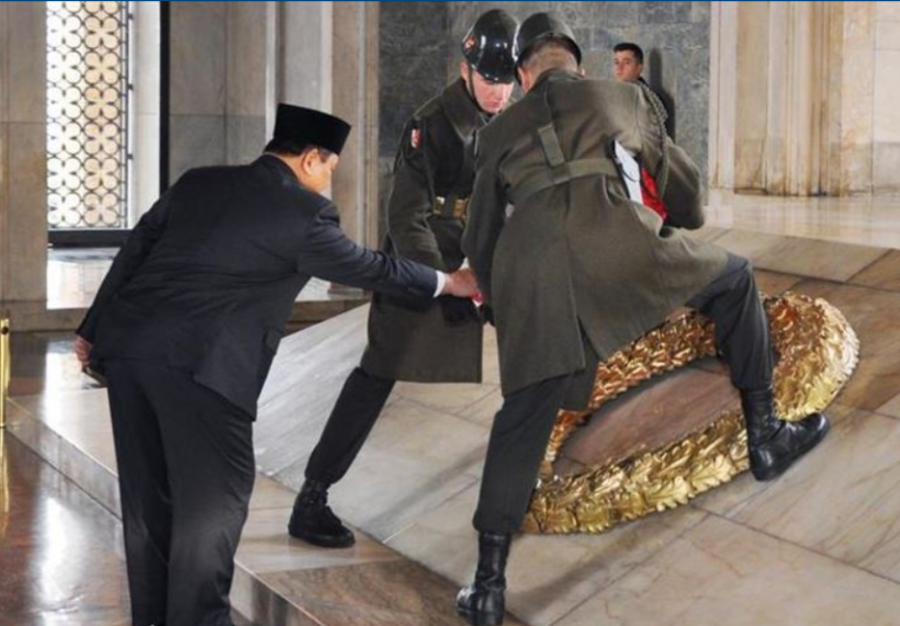 Terbang ke Turki, Prabowo Ziarah ke Makam Bapak Sekulerisme Kemal Ataturk