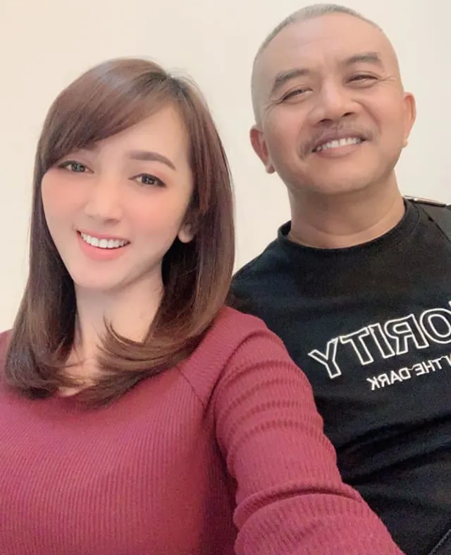 Deretan Foto Cantik Bu Lurah Angel Emithasari (Kades di Lamongan Jatim)