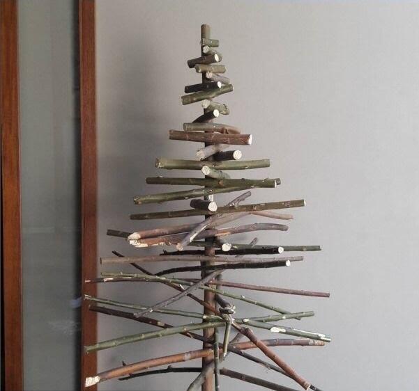 21 Kreasi Pohon Natal Anti-Mainstream, Ada yang dari Sendal Jepit dan Ponsel Bekas!