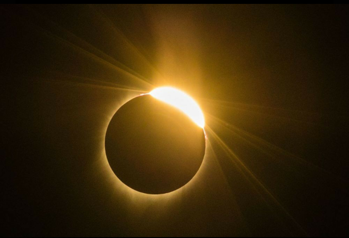 Hujan Meteor dan Gerhana Matahari Cincin yang Akan Terjadi di Bulan Desember 2019