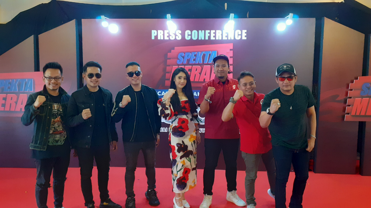 Spekta Merah Pawai Hias 1000 Komunitas 1000 Kreativitas, Nyalakan Merahmu
