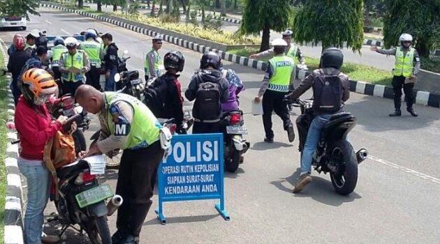 Jangan Suka Nyinyirin Polantas Gan, Ntar Kayak Pemuda Sulsel Ini, Kapok! Dibikin Malu