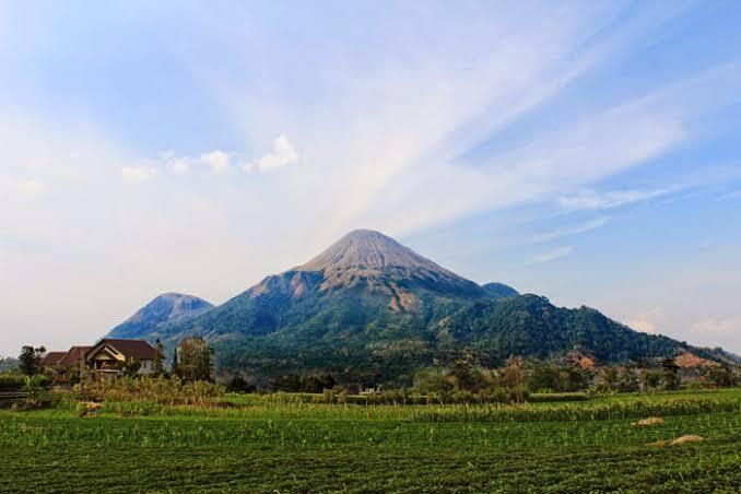 Gunung Tidak Hanya Untuk Mendaki, Tapi Juga Tempat Inspirasi