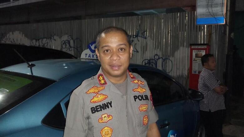Tak Cuma Tertangkap Karena Sabu, Kapolsek Ini Juga Pernah Berfoto Bersama Model Panas