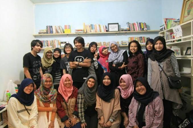 Komunitas Pecandu Buku, Inspirasi Kece Tuk Pecinta Literasi