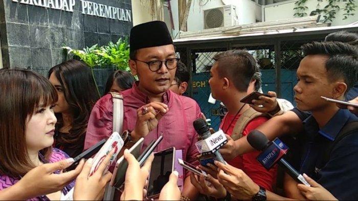 Guntur Romli Kecewa dengan Menag: Keinginan Gus Dur Membubarkan HTI dan FPI