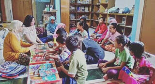 Inspiratif!! Komunitas 1001 Buku Yang Masih Setia Membaca Buku.