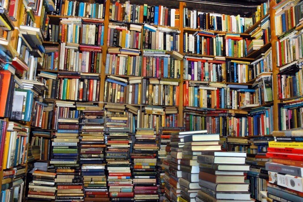 Inspiratif!! Komunitas 1001 Buku Yang Masih Setia Membaca Buku.