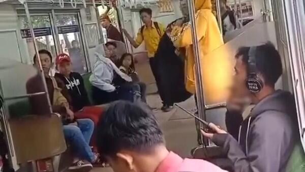 Merokok Di Dalam KRL, Ingat 7 Tempat Ini Harus Bebas Asap Rokok.