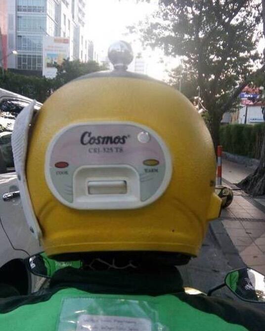 Bermacam Bentuk Helm Unik Masa Kini, Hanya Untuk Lucu-lucuan?