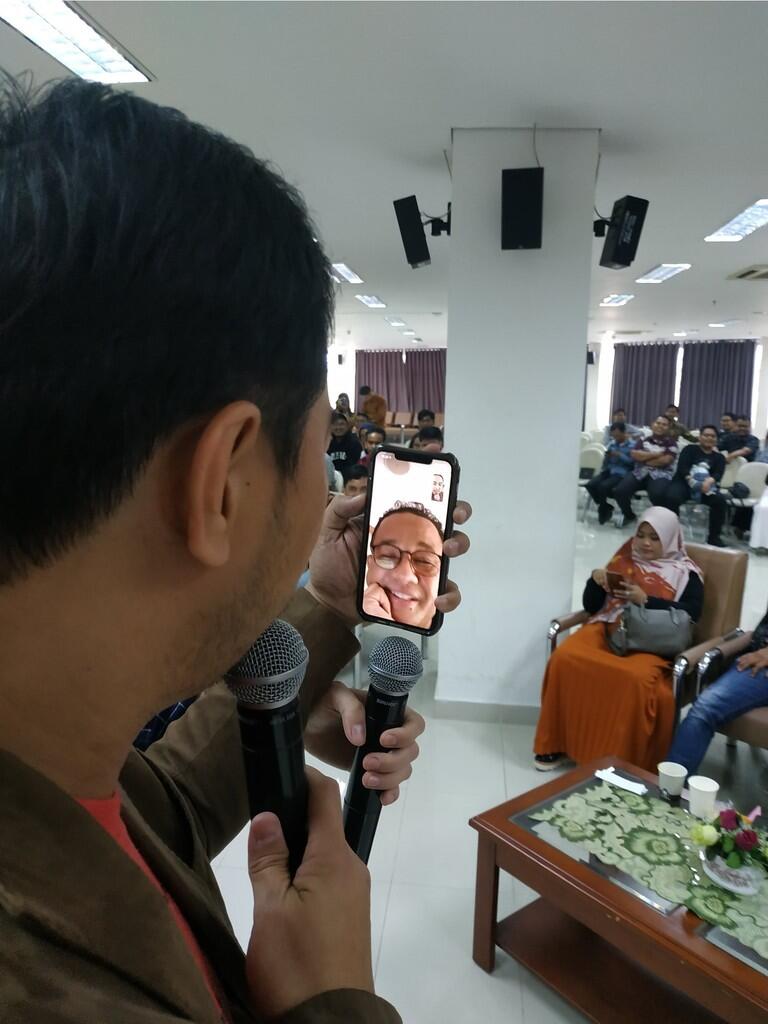 Foto Lem Aibon Sebut Anies Baswedan, Pandji Pragiwaksono Berhasil Lakukan Hal Ini