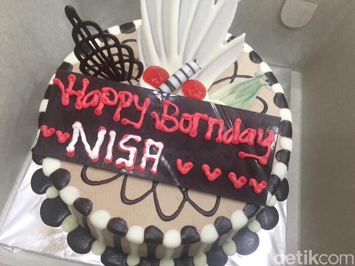 Toko Kue di Depok Tolak Tulis 'Happy Birthday', Bolehnya 'Happy Bornday'