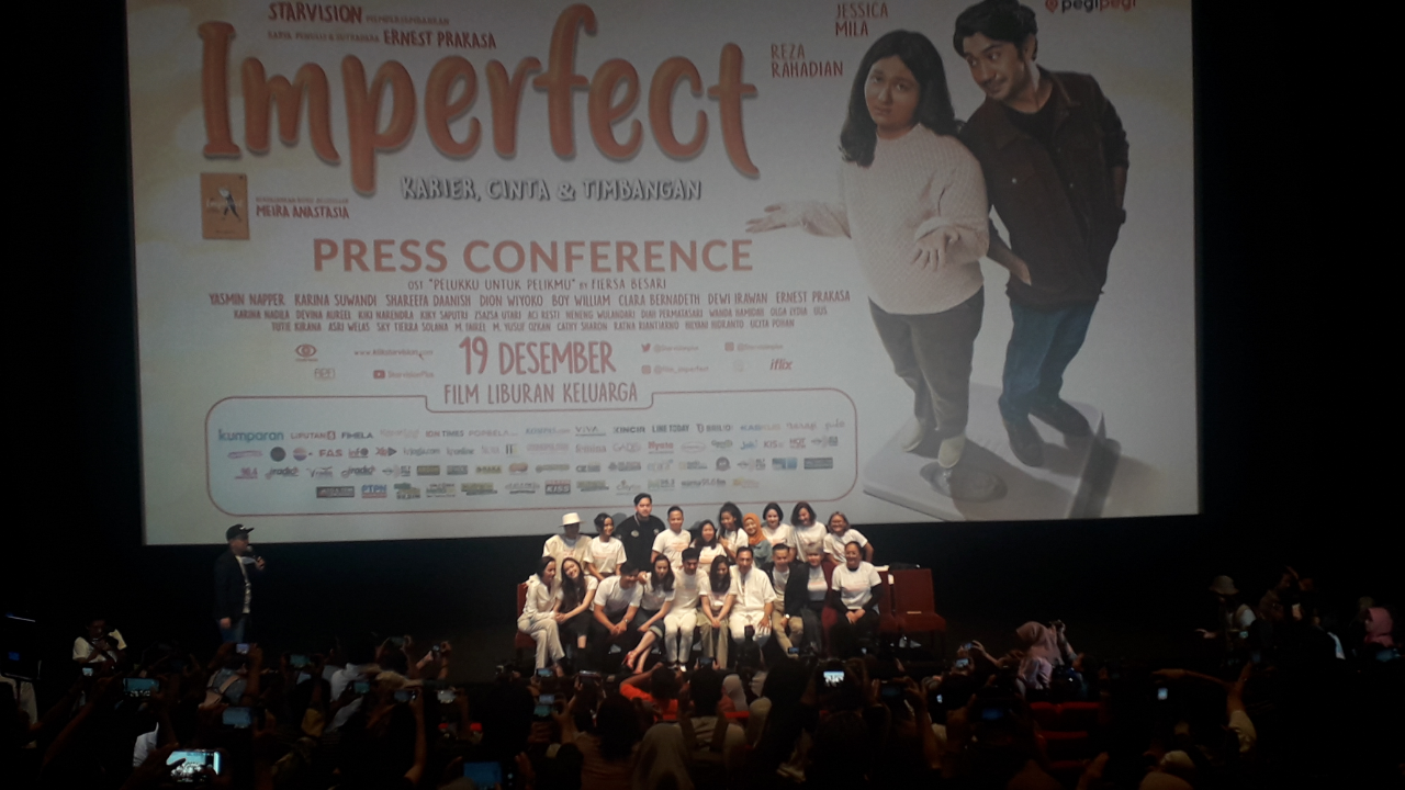 IMPERFECT: Karier, Cinta &amp; Timbangan, Film Ke 5 Ernest Prakasa Mulai Tayang 19 Des 19
