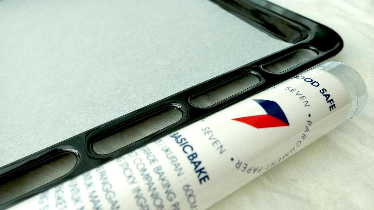 Cara Yang Benar Melapisi Loyang Dengan Baking Paper