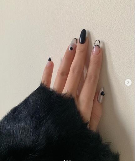 10 Ide Nail Polish Warna Hitam Yang Patut Kamu Coba!